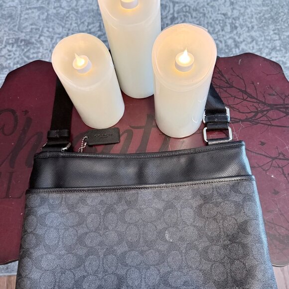 COACH purse - Picture 5 of 8